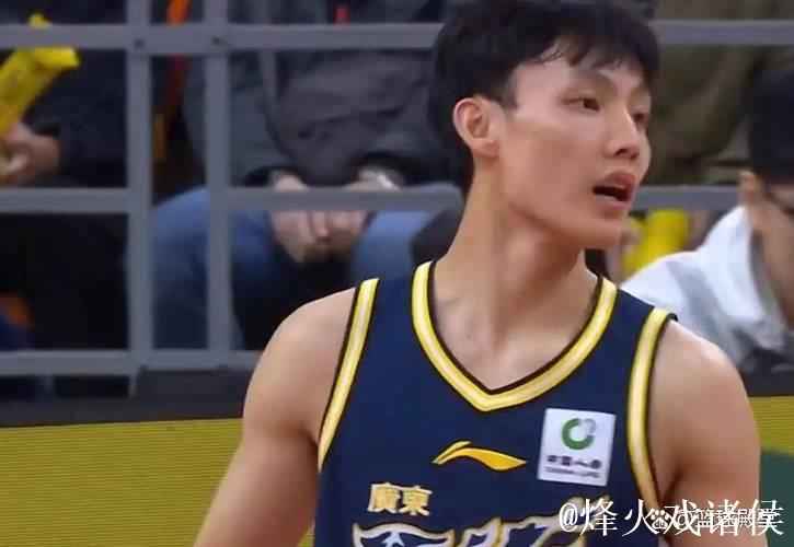 徐杰伤后返回基地视频曝光！左眼贴纱布无大碍！